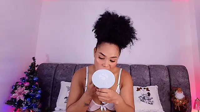 Snapshot of naia_blessed chatting on 12.03.25 naia blessed online show from 12.03.25