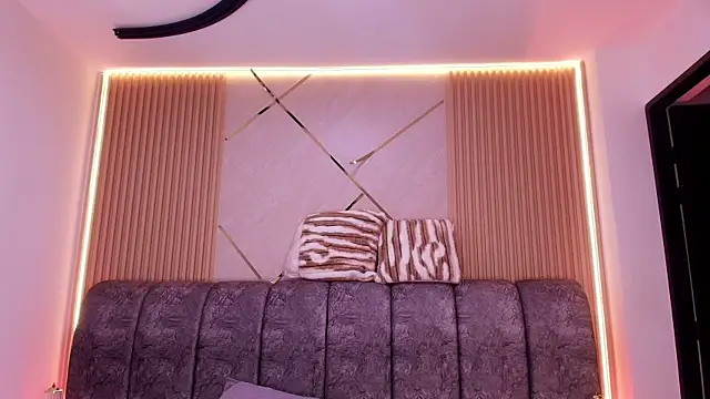 naia blessed online show from 04.10.26