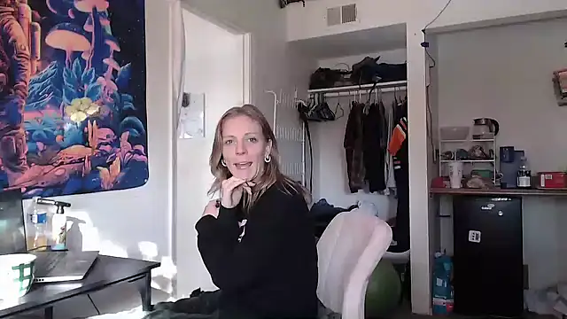 Snapshot of coryandthepeach chatting on 12.04.24 coryandthepeach online show from 12.04.24