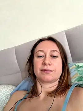 Snapshot of BrookeEvans chatting on 09.15.25 BrookeEvans online show from 09.15.25