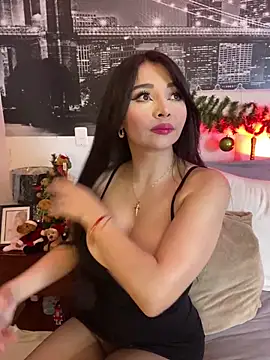 Snapshot of KateLatorre chatting on 12.13.24 KateLatorre online show from 12.13.24