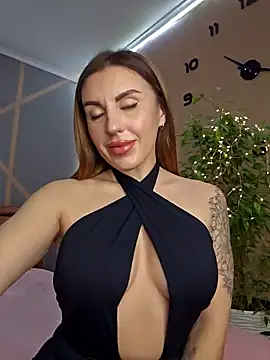 Snapshot of Kalli_Fornia chatting on 12.10.24 Kalli Fornia online show from 12.10.24