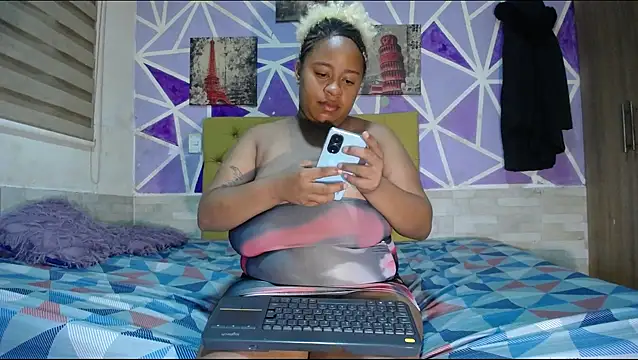 Snapshot of sharonx_morex chatting on 05.17.26 sharonx morex online show from 05.17.26