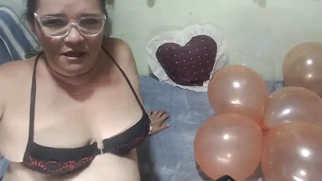 Snapshot of selenax2023 chatting on 10.19.25 selenax2023 online show from 10.19.25