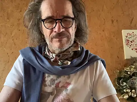 Snapshot of GioApri chatting on 01.16.26 GioApri online show from 01.16.26