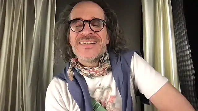 Snapshot of GioApri chatting on 01.16.26 GioApri online show from 01.16.26