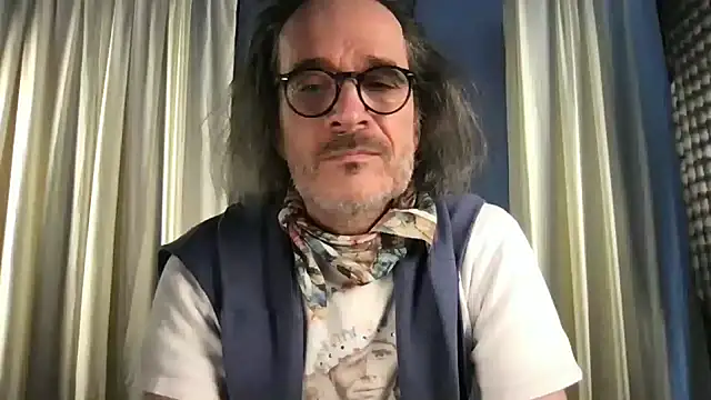 Snapshot of GioApri chatting on 02.20.26 GioApri online show from 02.20.26