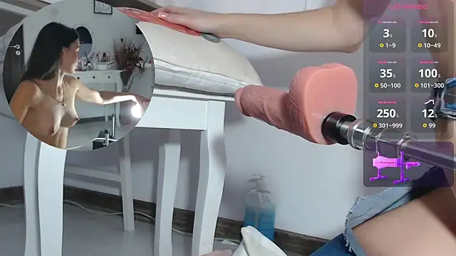 Yuumiii online show from 11.17.25