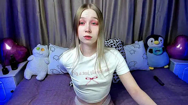 Snapshot of LilyStarlight chatting on 02.14.25 LilyStarlight online show from 02.14.25