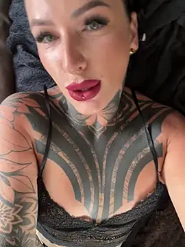 InkedBiitch online show from 09.10.25