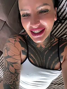 InkedBiitch online show from 09.15.25