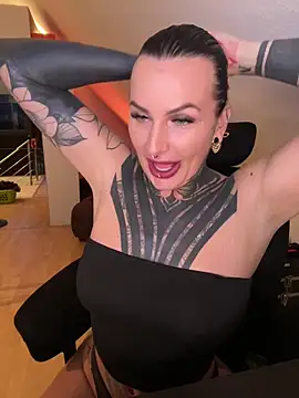 Snapshot of InkedBiitch chatting on 03.29.26 InkedBiitch online show from 03.29.26