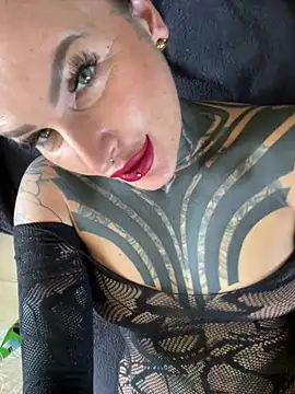 Snapshot of InkedBiitch chatting on 04.23.26 InkedBiitch online show from 04.23.26