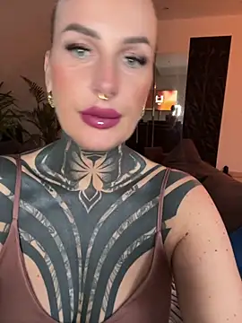 Snapshot of InkedBiitch chatting on 04.25.26 InkedBiitch online show from 04.25.26