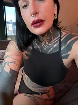 Snapshot of InkedBiitch chatting on 04.28.26 InkedBiitch online show from 04.28.26