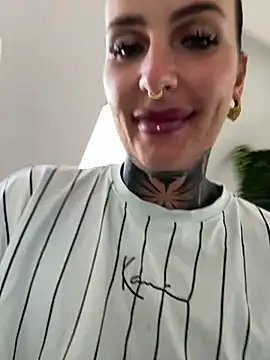Snapshot of InkedBiitch chatting on 04.29.26 InkedBiitch online show from 04.29.26