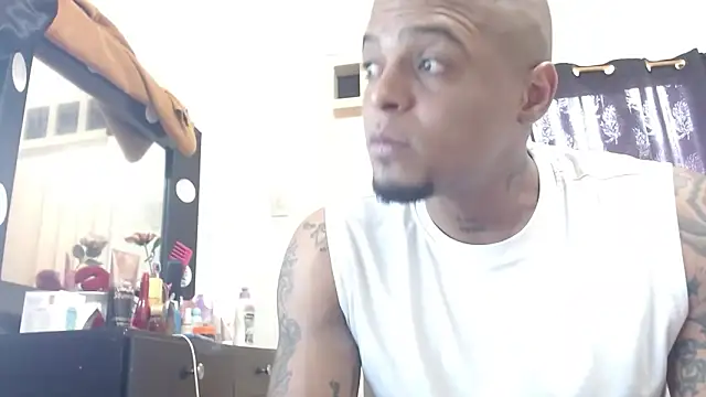 hot and naughty latin online show from 11.17.25