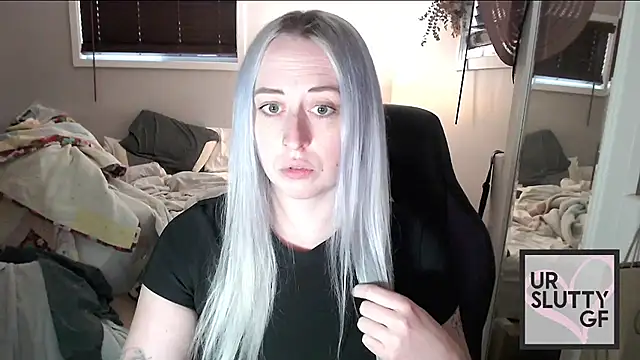 Snapshot of ursluttygf chatting on 11.14.25 ursluttygf online show from 11.14.25