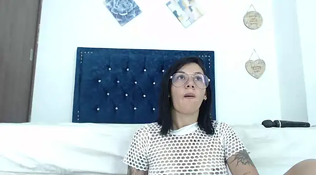 Snapshot of QueenSquirt_ chatting on 01.22.25 QueenSquirt online show from 01.22.25