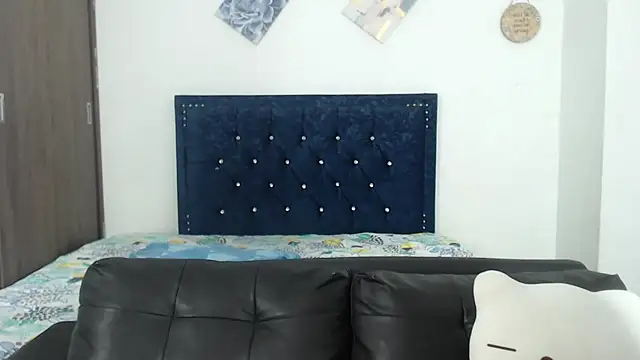 Snapshot of QueenSquirt_ chatting on 03.18.25 QueenSquirt online show from 03.18.25