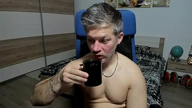 Snapshot of RobbyShawz chatting on 04.28.26 RobbyShawz online show from 04.28.26
