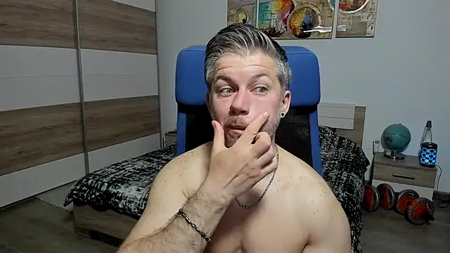 Snapshot of RobbyShawz chatting on 05.03.26 RobbyShawz online show from 05.03.26