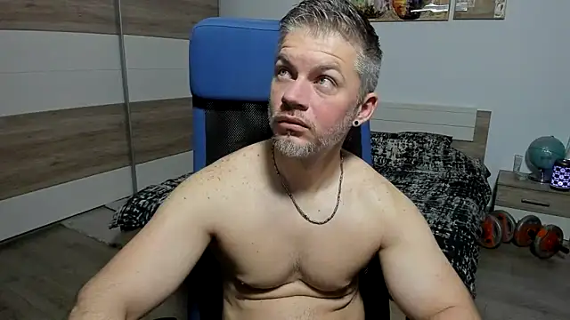 Snapshot of RobbyShawz chatting on 05.18.26 RobbyShawz online show from 05.18.26