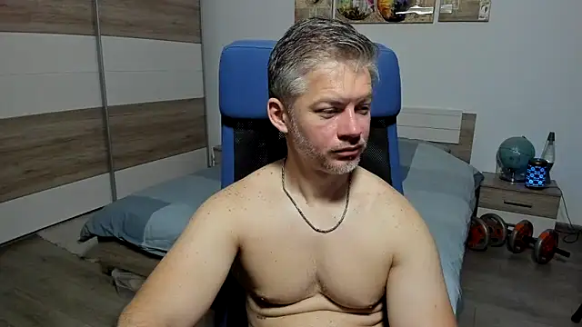 Snapshot of RobbyShawz chatting on 06.17.26 RobbyShawz online show from 06.17.26