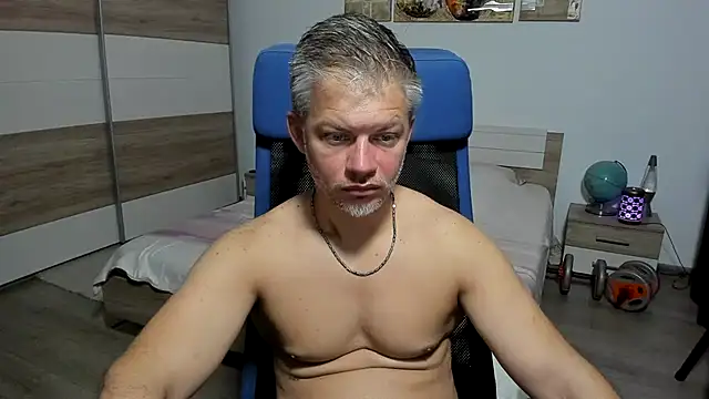 Snapshot of RobbyShawz chatting on 07.16.26 RobbyShawz online show from 07.16.26