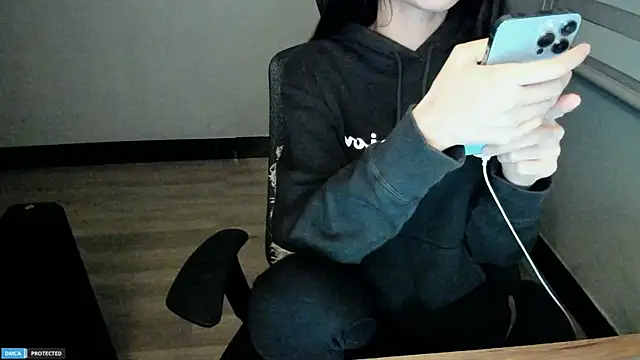 Snapshot of Ayase_momo chatting on 01.19.25 Ayase momo online show from 01.19.25