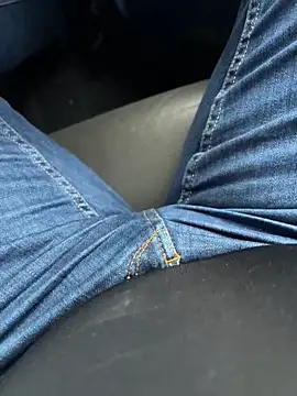 Snapshot of Cezar993 chatting on 01.05.25 Cezar993 online show from 01.05.25