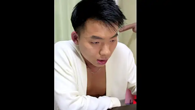 Snapshot of asiahot_liam chatting on 01.23.25 asiahot liam online show from 01.23.25