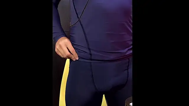 Snapshot of asiahot_liam chatting on 01.29.25 asiahot liam online show from 01.29.25