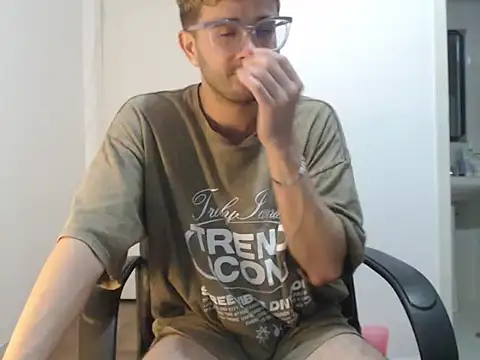 Snapshot of peterannaud chatting on 01.13.25 peterannaud online show from 01.13.25