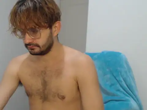 Snapshot of peterannaud chatting on 10.01.25 peterannaud online show from 10.01.25