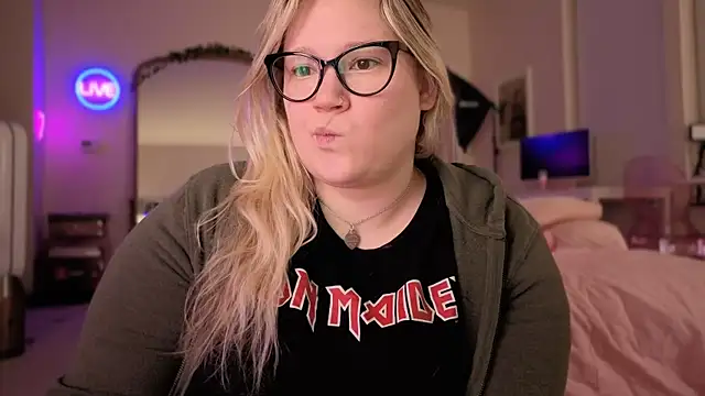 PiggyRose online show from 03.21.26