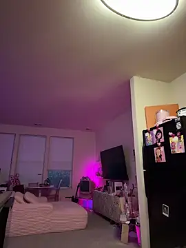 PiggyRose online show from 04.07.26