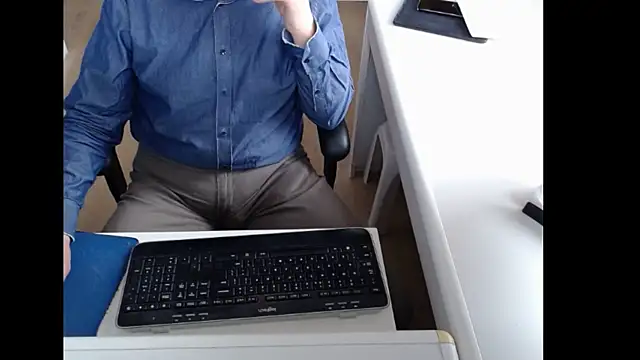 Snapshot of dutchpornking chatting on 04.27.26 dutchpornking online show from 04.27.26