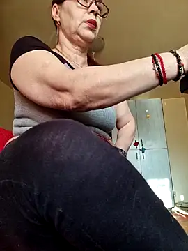 Snapshot of Chriss_Tinaa chatting on 05.19.26 Chriss Tinaa online show from 05.19.26