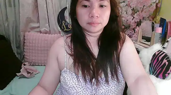 Snapshot of OhmyPinay chatting on 12.02.24 OhmyPinay online show from 12.02.24