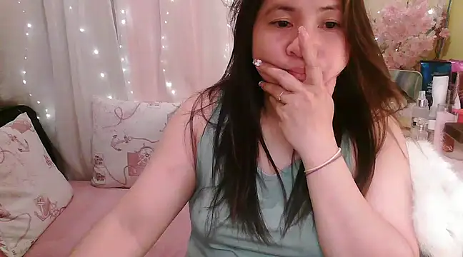 Snapshot of OhmyPinay chatting on 01.26.25 OhmyPinay online show from 01.26.25