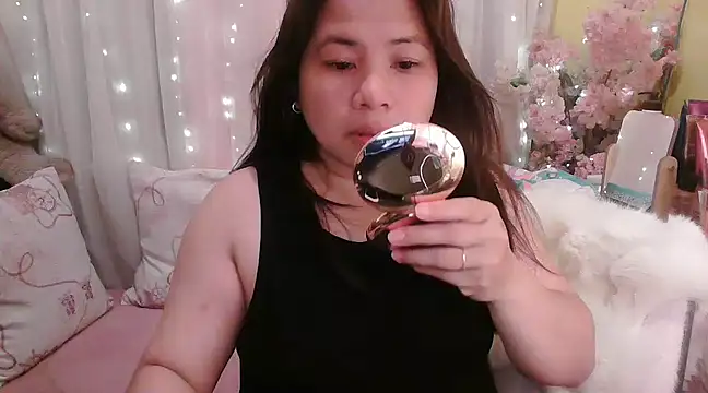 Snapshot of OhmyPinay chatting on 02.18.25 OhmyPinay online show from 02.18.25