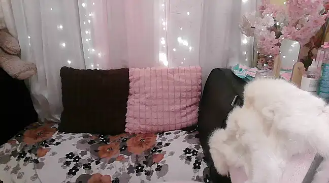 Snapshot of OhmyPinay chatting on 03.18.25 OhmyPinay online show from 03.18.25