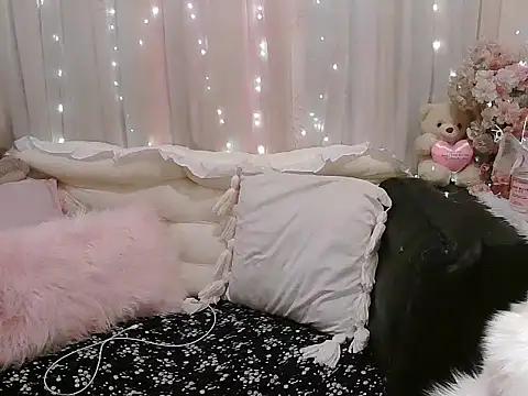 Snapshot of OhmyPinay chatting on 09.15.25 OhmyPinay online show from 09.15.25