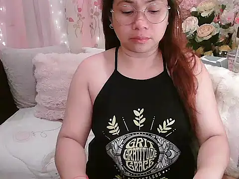 Snapshot of OhmyPinay chatting on 06.10.26 OhmyPinay online show from 06.10.26