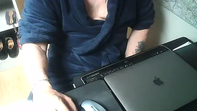 Snapshot of DUDURA@xh chatting on 03.22.26 DUDURAxh online show from 03.22.26