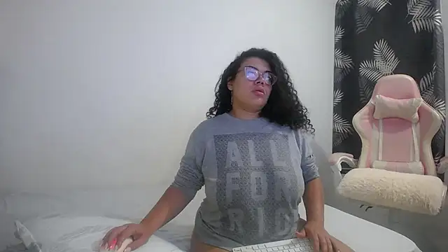 mabigomez00 online show from 12.16.25