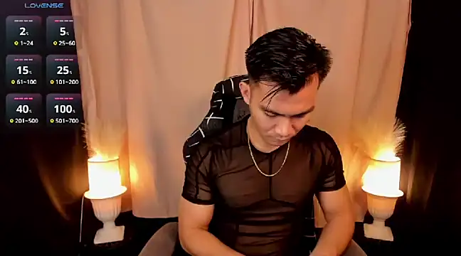 Snapshot of 000batman000 chatting on 02.04.25 000batman000 online show from 02.04.25