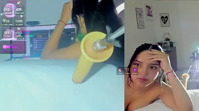 Snapshot of sofi_velez chatting on 02.22.26 sofi velez online show from 02.22.26