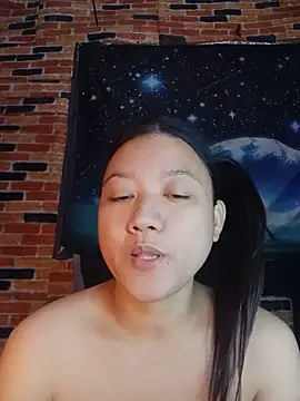 Snapshot of Urchanel chatting on 05.16.26 Urchanel online show from 05.16.26